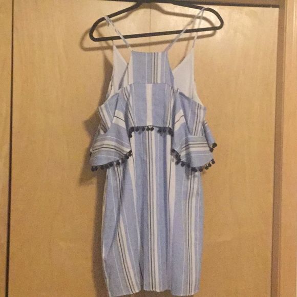 Design Lab White cCold Shoulder Dress - Picture 6 of 10